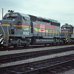 New SD40-2's