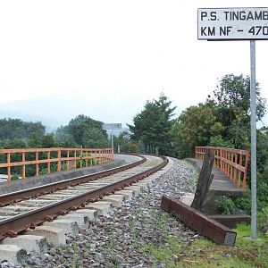 Curvey bridge in Tingambato Town