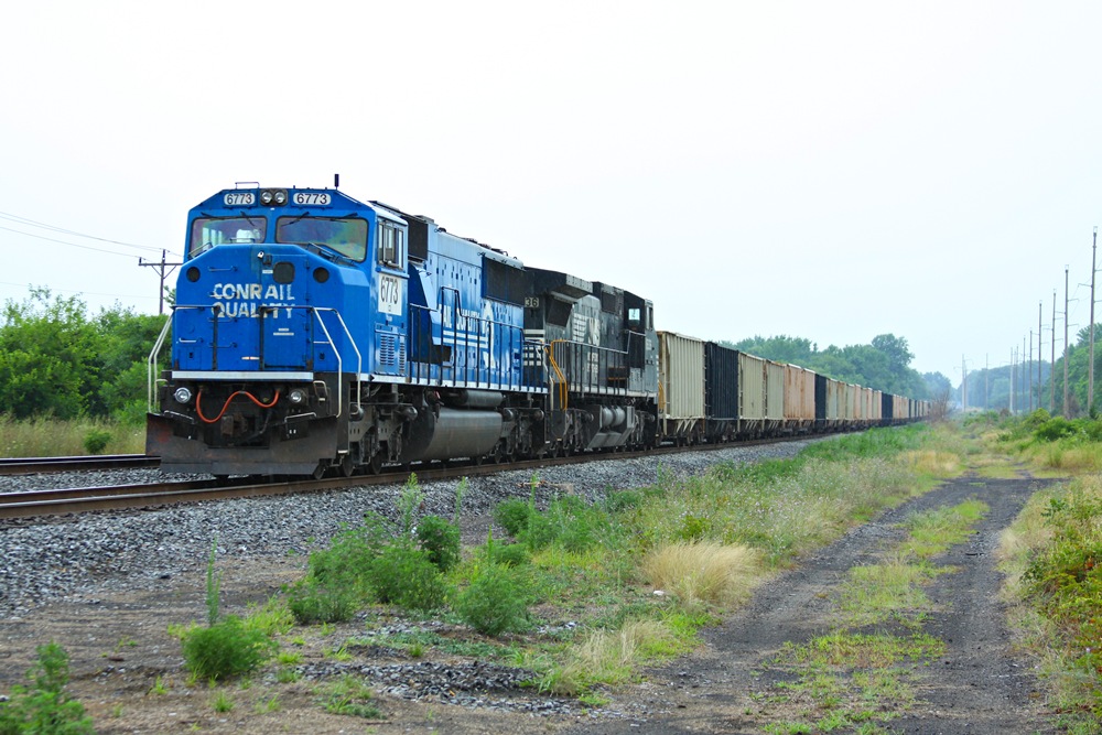 NS 12G tied down on siding at Clayton, Delaware