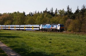 2009_IMG_0506 DE2700 - 01 with a train to Westerland near Meldorf - 2009-04-25.jpg