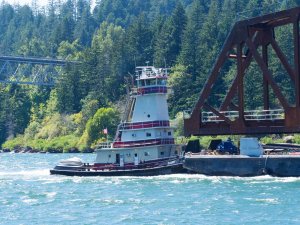 At Cascade Locks-02.jpg