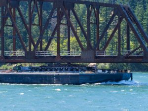 At Cascade Locks-03.jpg
