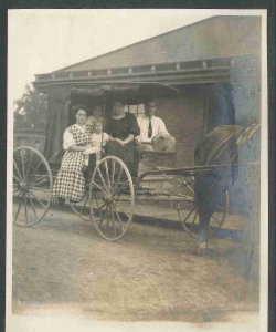 Horse and buggy at Stemmers Run Sta.jpg