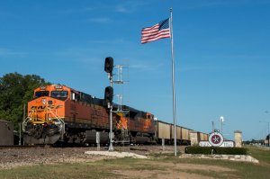 BNSF 5856 Wallis (Custom-Small).jpg