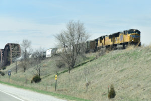 UP 4887_041519.JPG