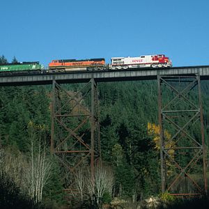 BNSF 797 Crosses the Green River