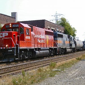 Old GP40's on CP