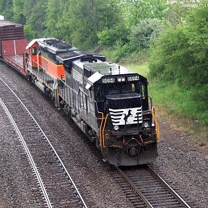 NS 8694 on the BNSF