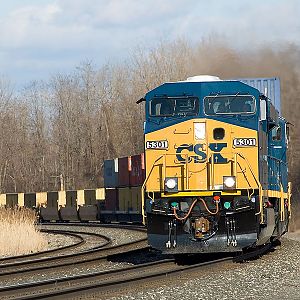 Westbound CSX Q115 rounds the curve