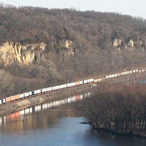 BNSF along the Mississippi