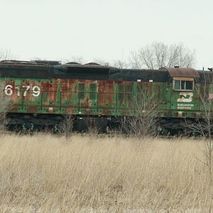 BN SD9 Rusting away at Silvis, IL