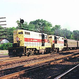 EL GP 1401 pulls commuter train