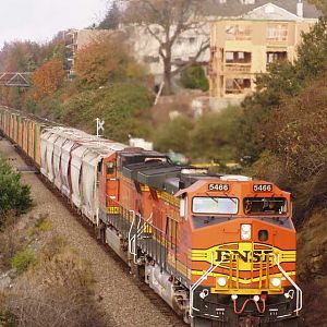 Southbound BNSF 5466