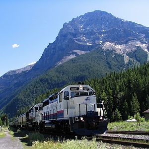 Westbound Rocky Moutaineer at Field