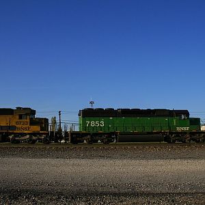 BN 7853 and Santa Fe 6733 at Aurora