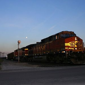 The moon rises over BNSF 5198.