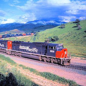 Southern Pacific SD70Ms heading for Tunnel #2