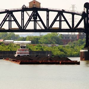 Barges and Trains share access across the river