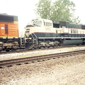 BNSF TRAINS AT MEMPHIS, TN