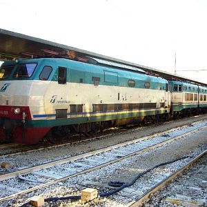 Trenitalia E444-009