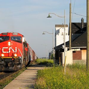 CN M346 leaving the station