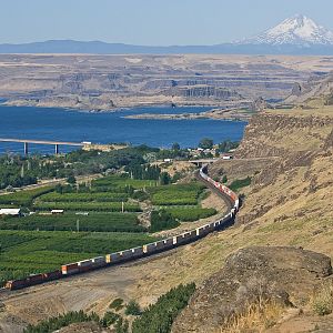 Eastbound Double Stack Slips by Mt. Hood