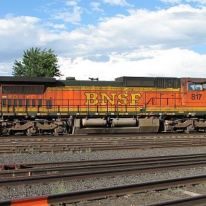 BNSF Dash-8