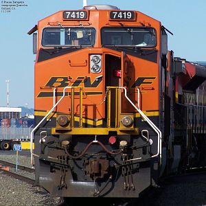 BNSF 7419 ES44DC