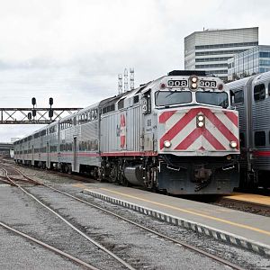 CalTrain 908 Arriving at the South City Station