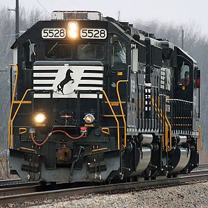 NS B05 GP38-2 runs around it's train in Lawton