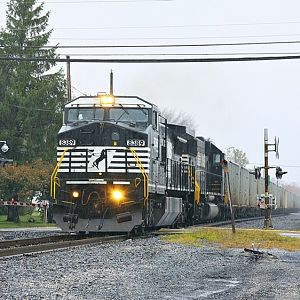 NS H39 crew on 12G southbound train