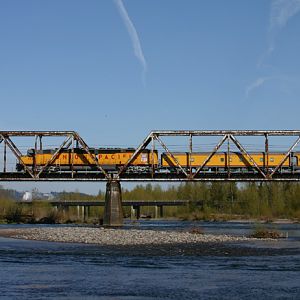 UP 6936 Crosses the Sandy River