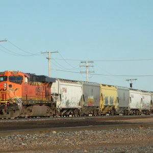 BNSF 7635 ES44DC