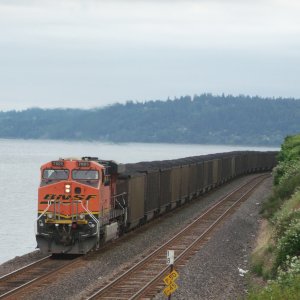 BNSF 7605 ES44DC