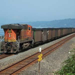 BNSF 7707 ES44DC