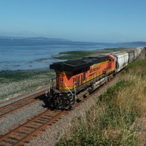 BNSF 7609 ES44DC