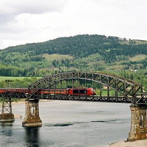 Minnesund bridge with new train