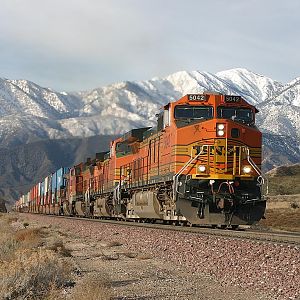 BNSF 5042 heading up