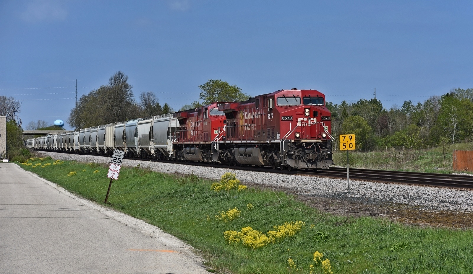 CP Sand Train East at Duplainville.jpg