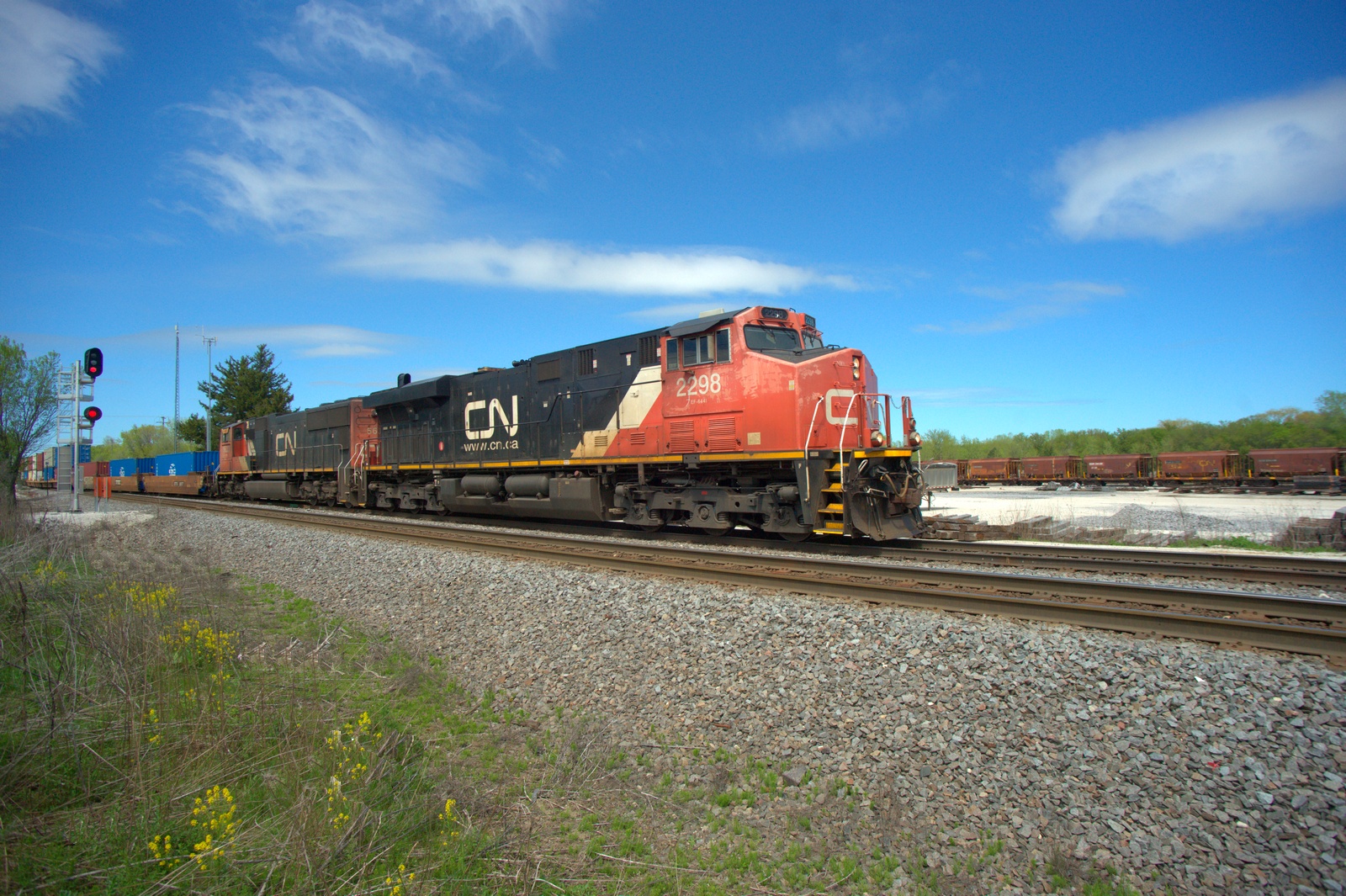 SB CN Stacker at N Dupy 5-21-2020.jpg