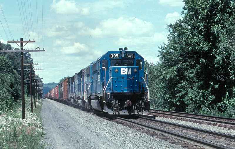 B&M 305 on Conrail Tracks