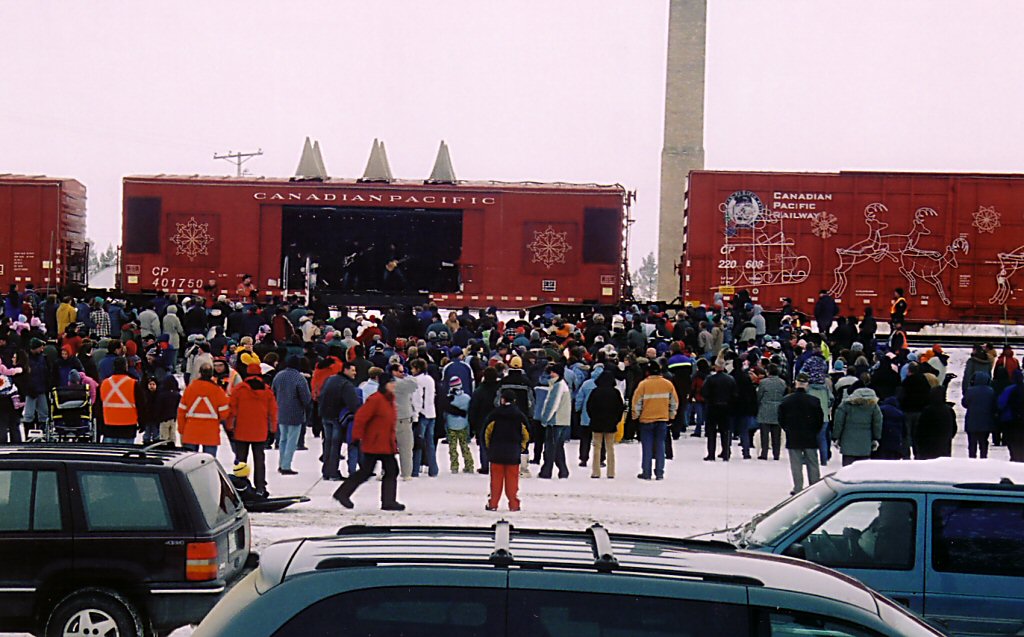 Big Crowd Greets CPR Holiday Train 2006