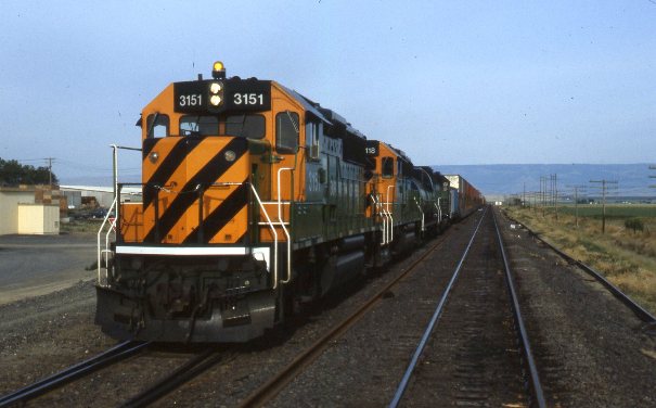 BN 3151 at Quincy, Washington, 1986