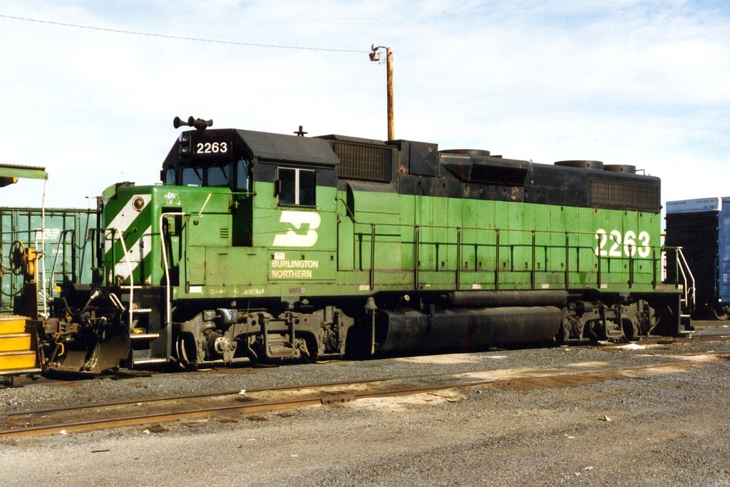 BN GP38-2 2263 - Bend, OR - 1995