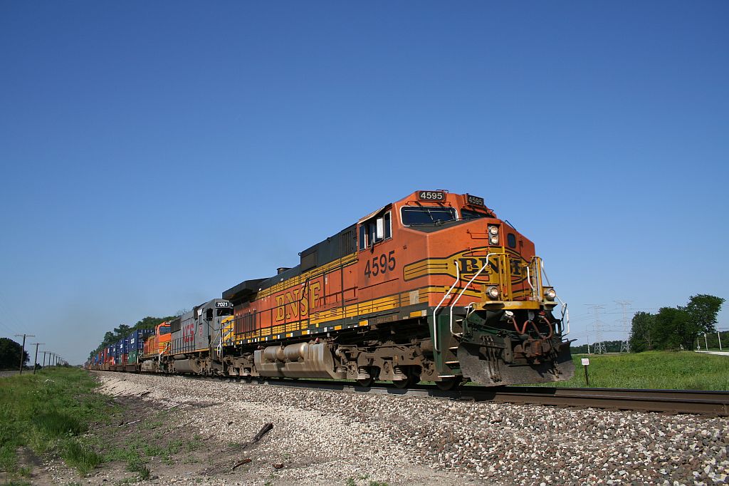 BNSF 4595 at Coal City