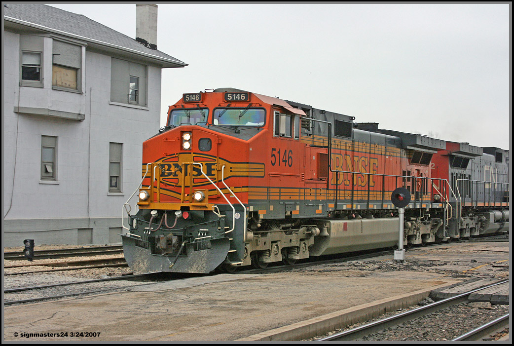BNSF #5146 Passes the tower at Joliet's Union Station