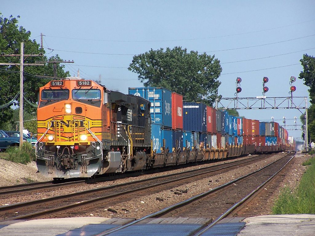 BNSF 5182 at Downers Grove