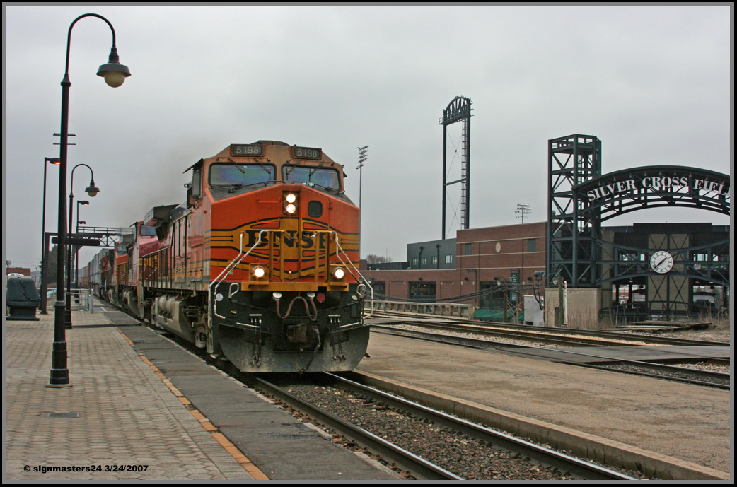 BNSF #5198 at Joliet, IL depot