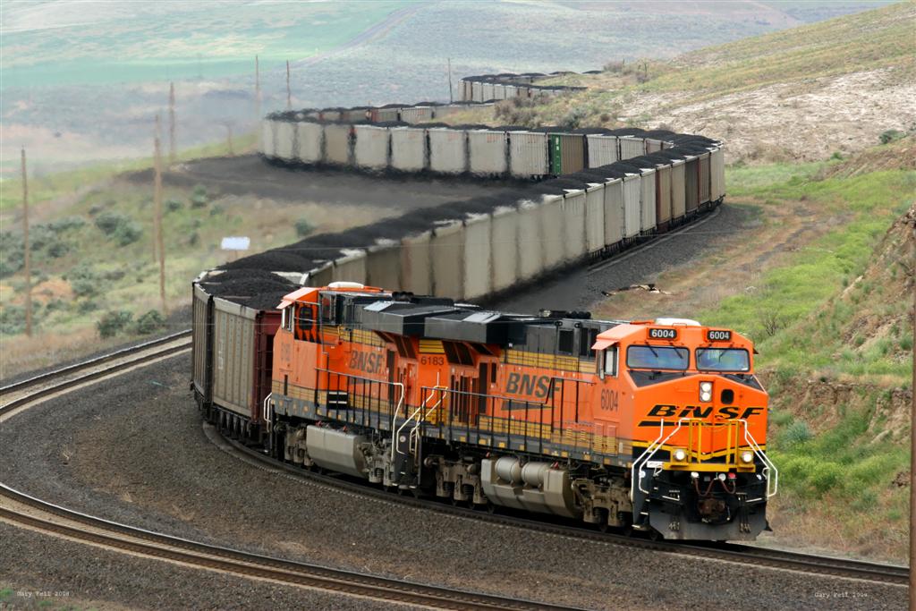 BNSF 6004 west at Providence Hill