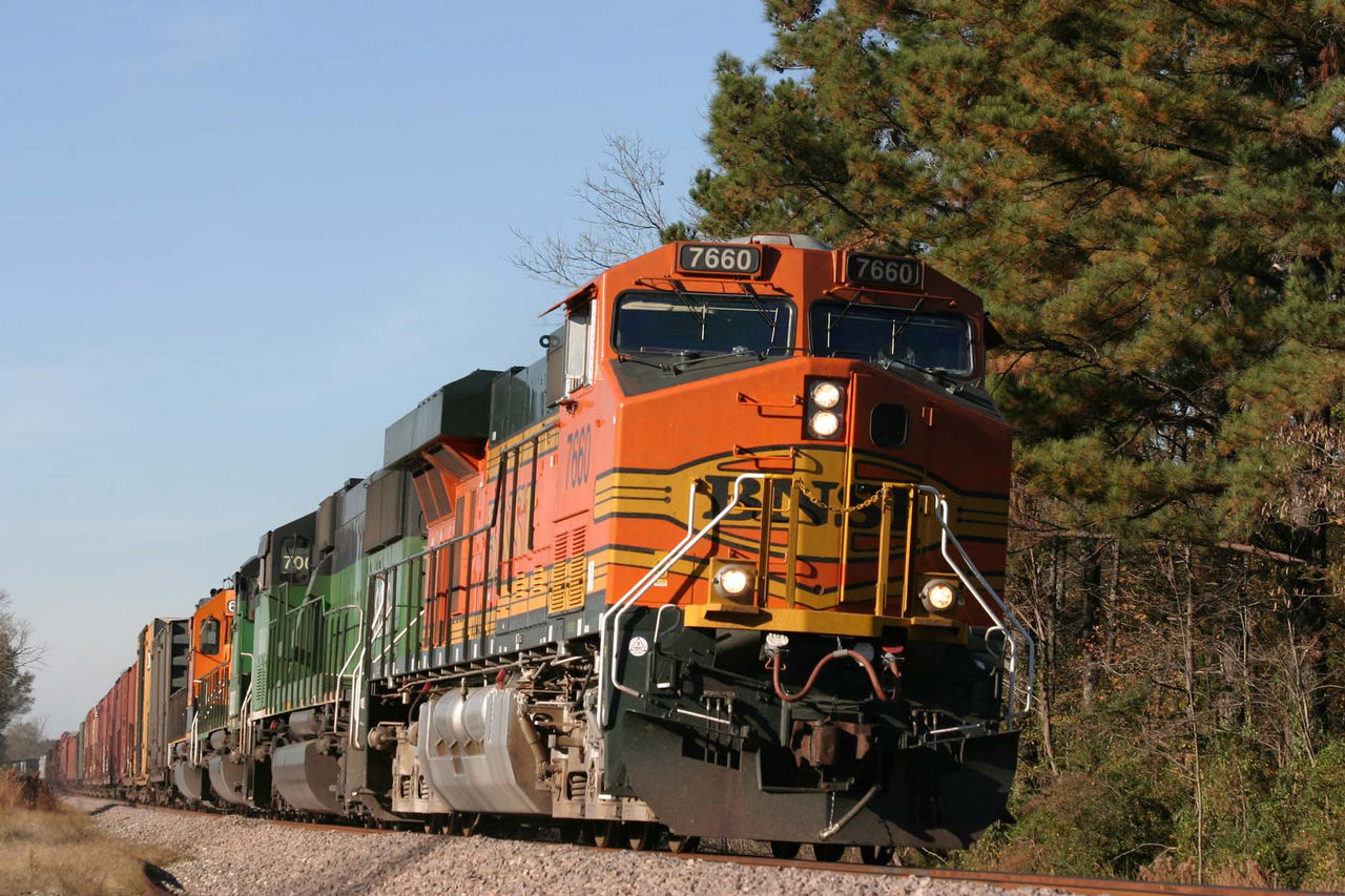 BNSF 7660 Southbound